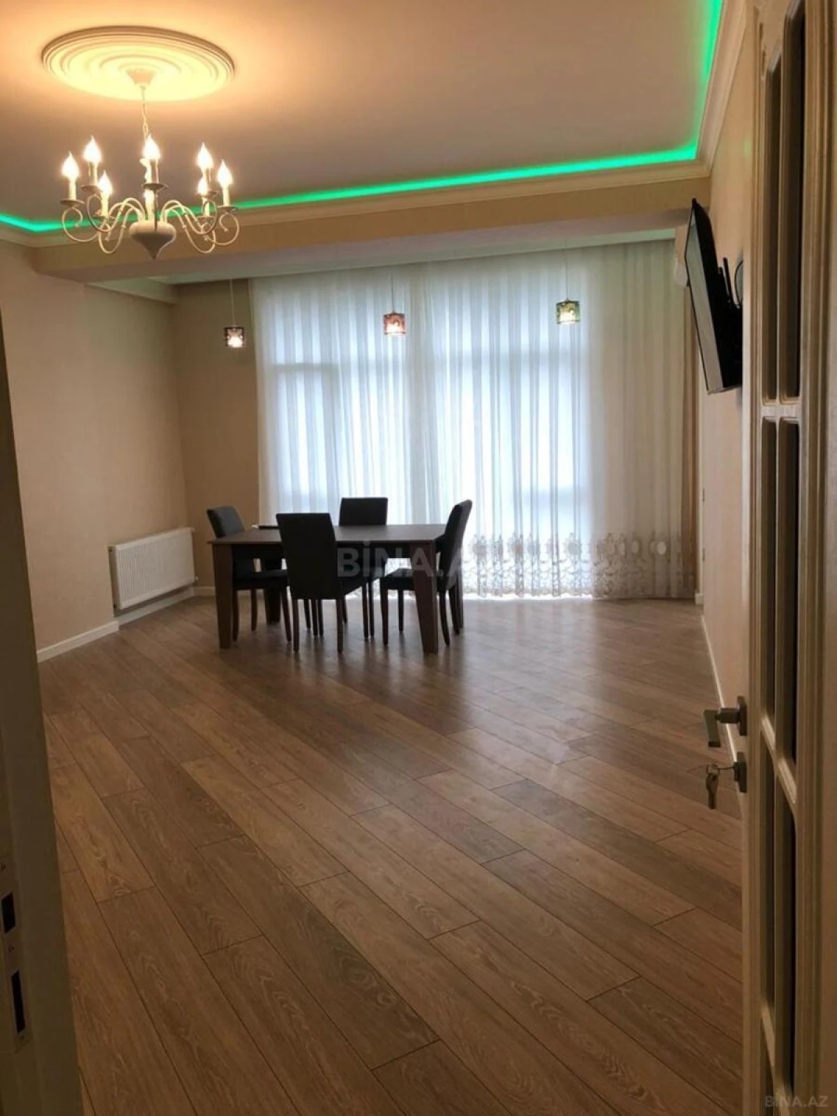 Kirayə verilir 2 otaqlı mənzil 100.3 m²