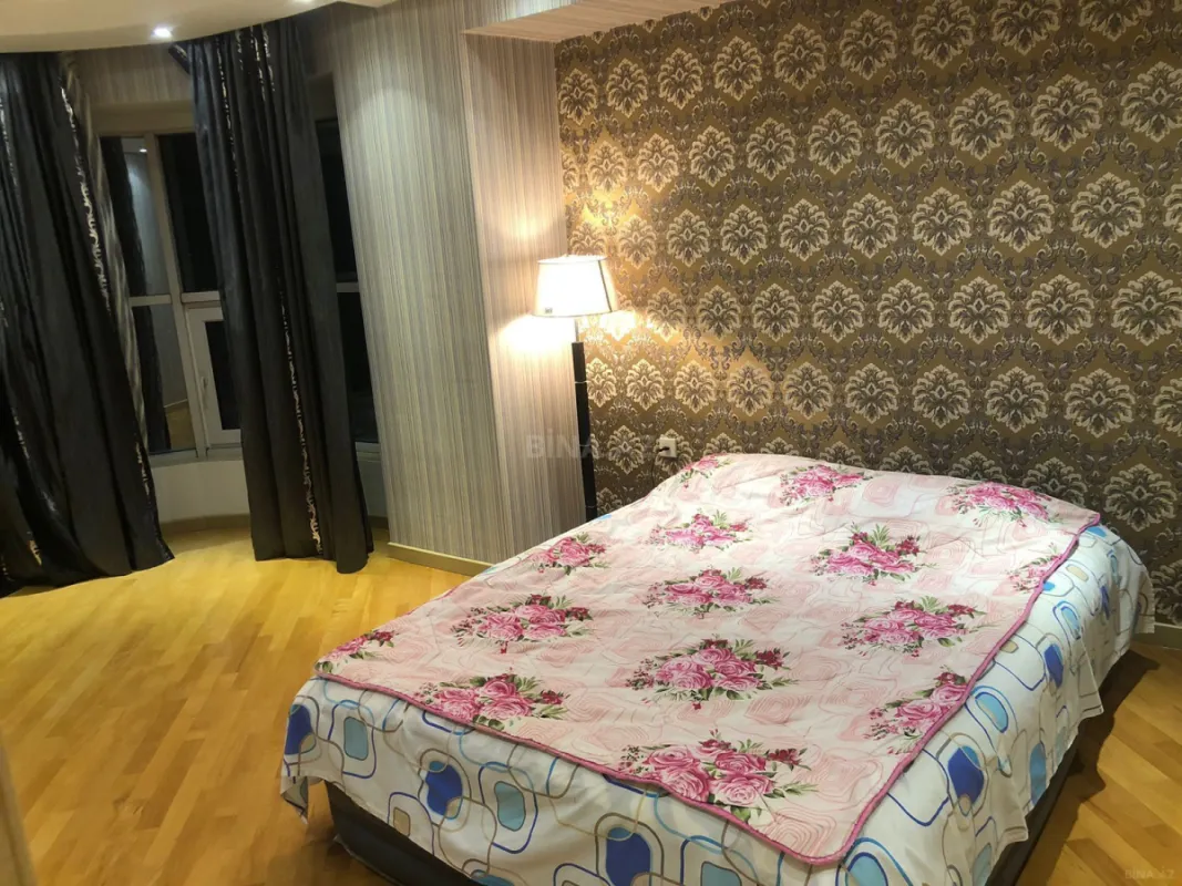 Satılır 3 otaqlı mənzil 115 m²