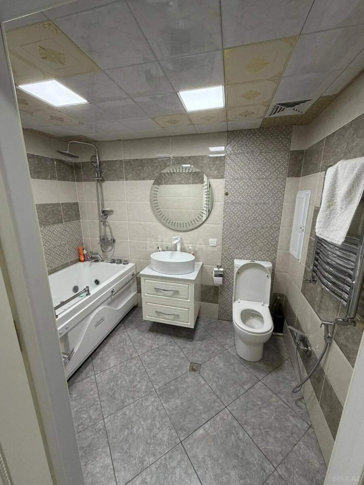 Satılır 2 otaqlı mənzil 63 m²
