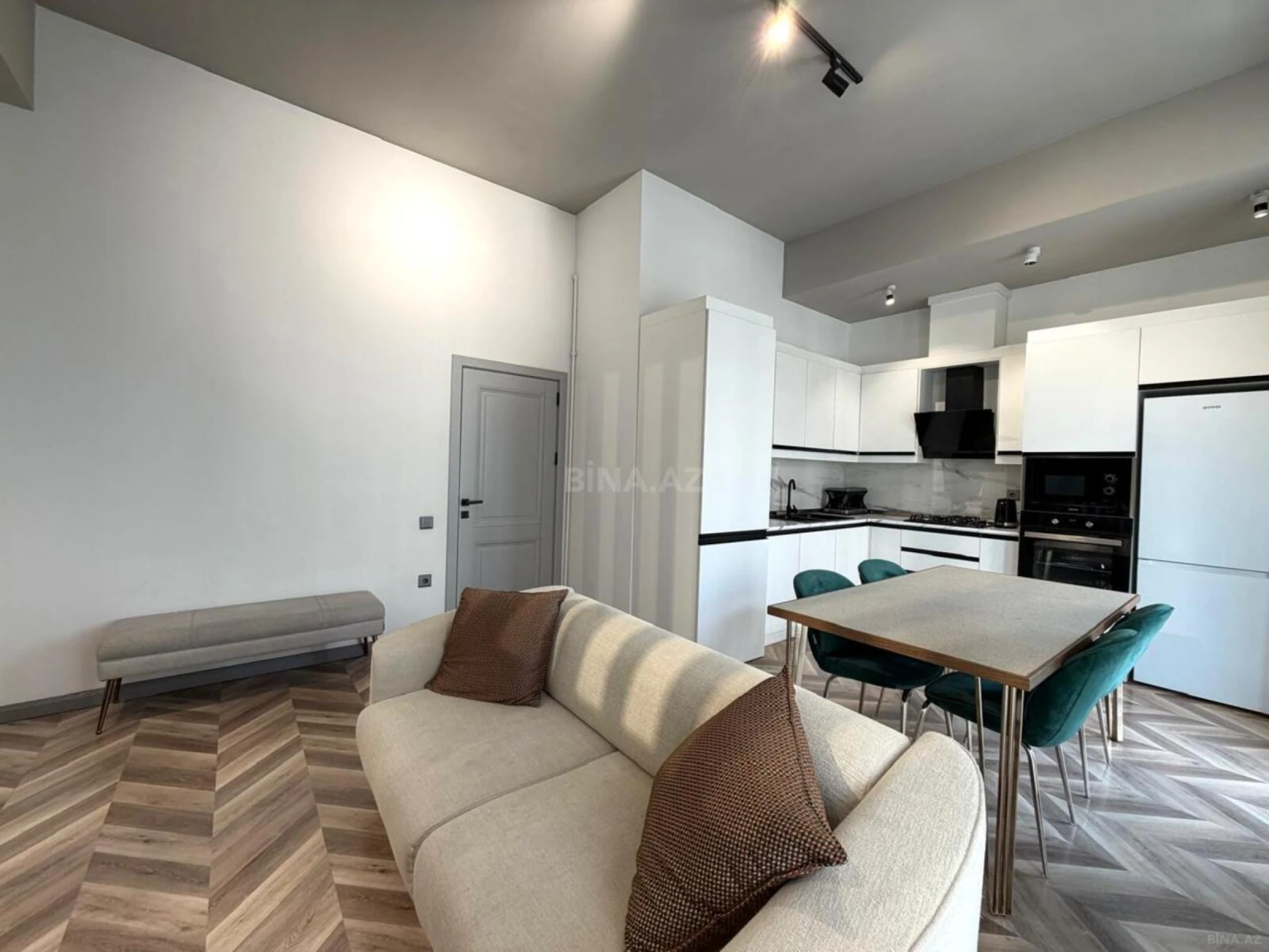 Kirayə verilir 2 otaqlı mənzil 70 m²