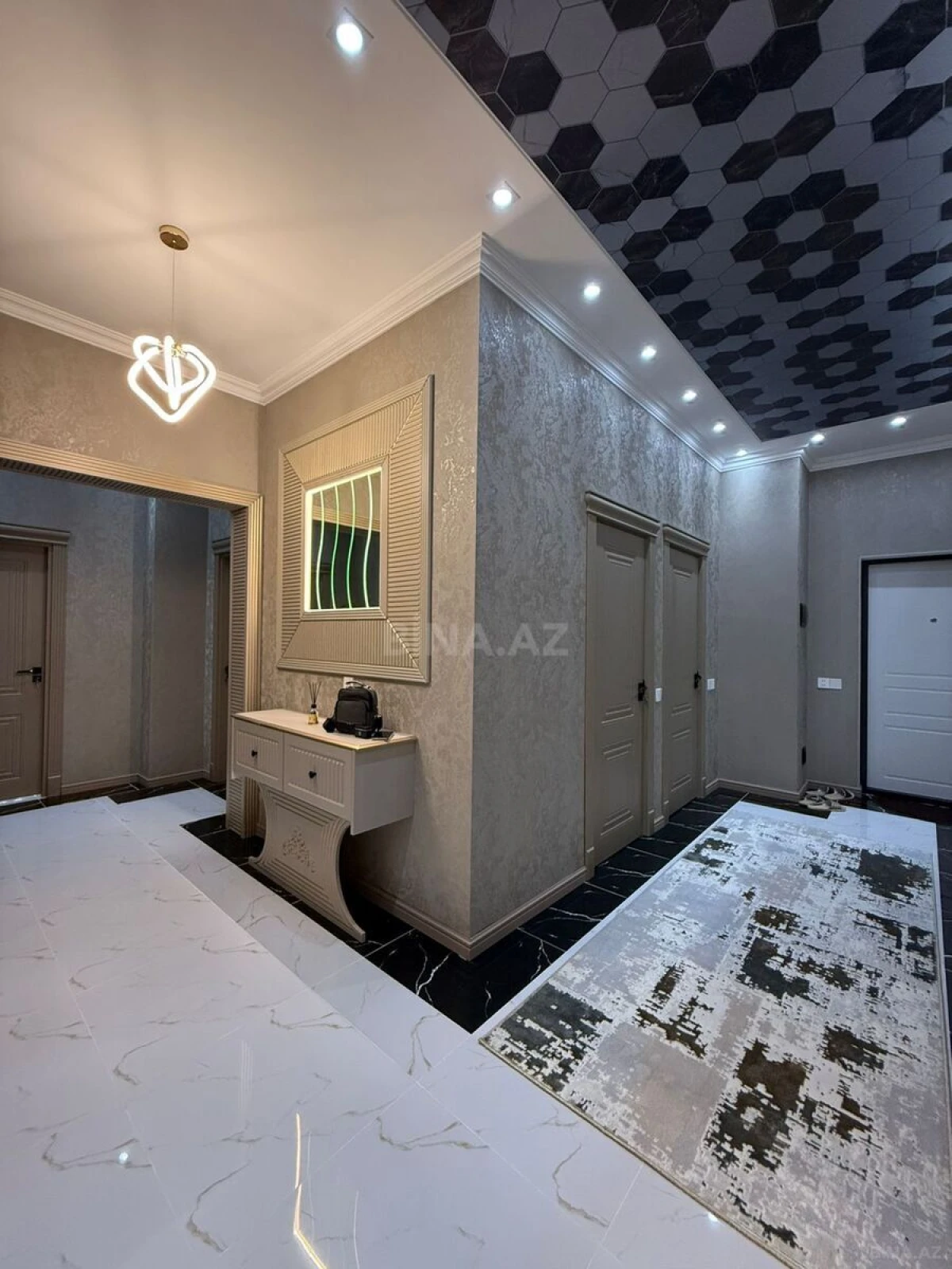 Satılır 3 otaqlı mənzil 127 m²