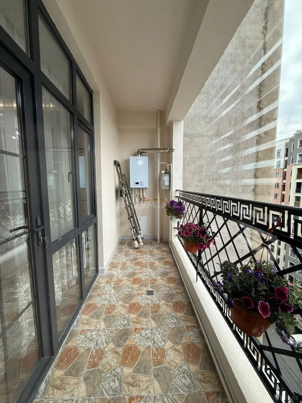 Satılır 3 otaqlı mənzil 127 m²