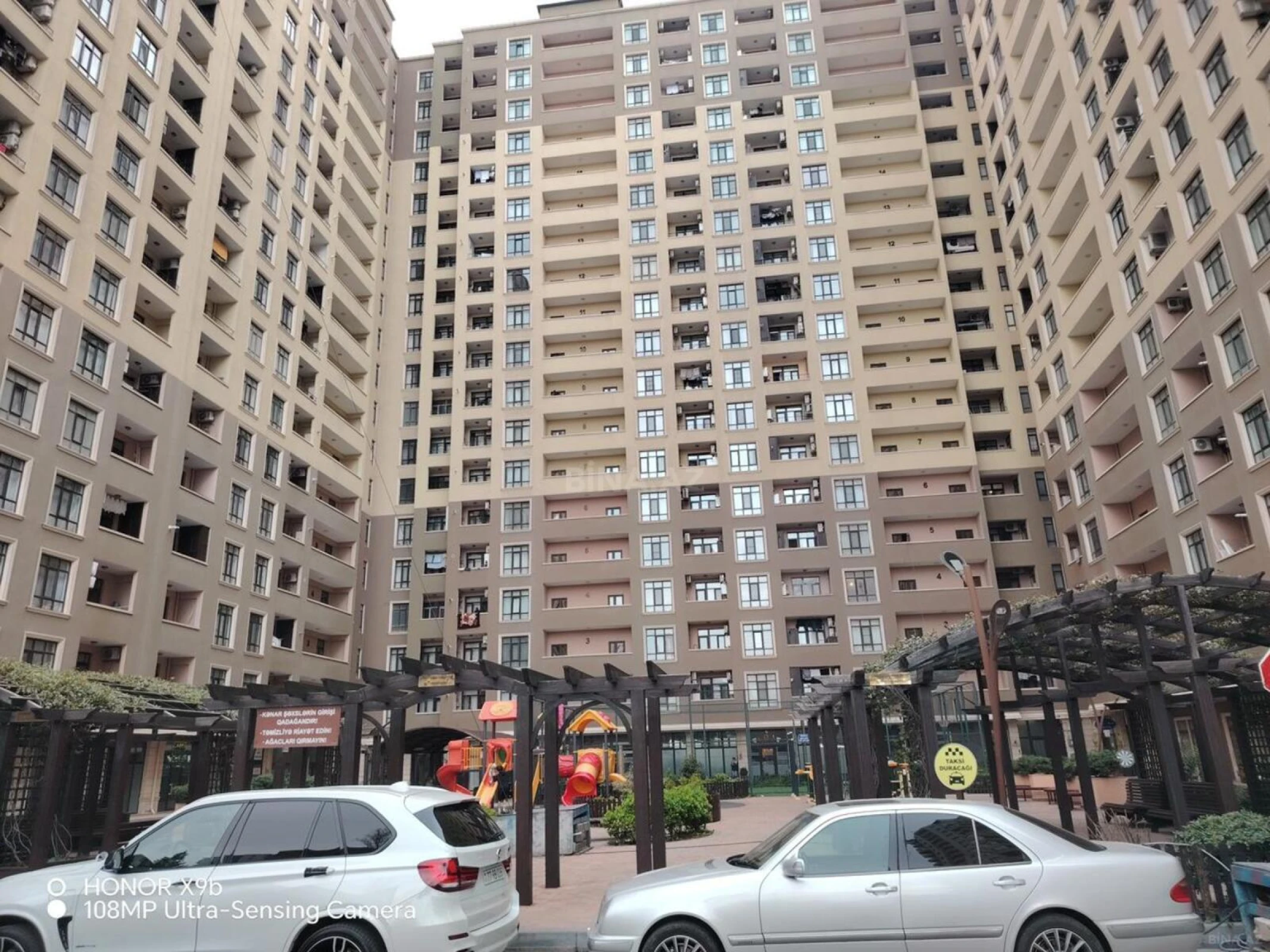 Kirayə verilir 2 otaqlı mənzil 117 m²