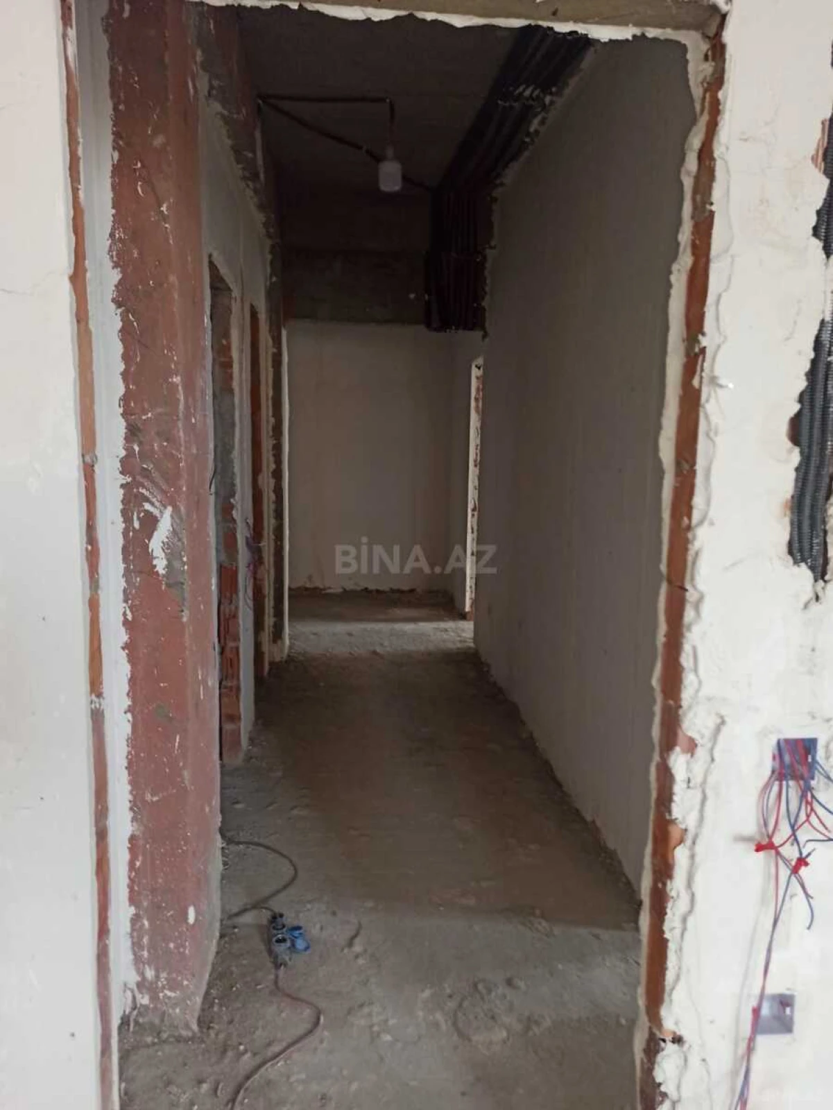 Satılır 3 otaqlı mənzil 145 m²