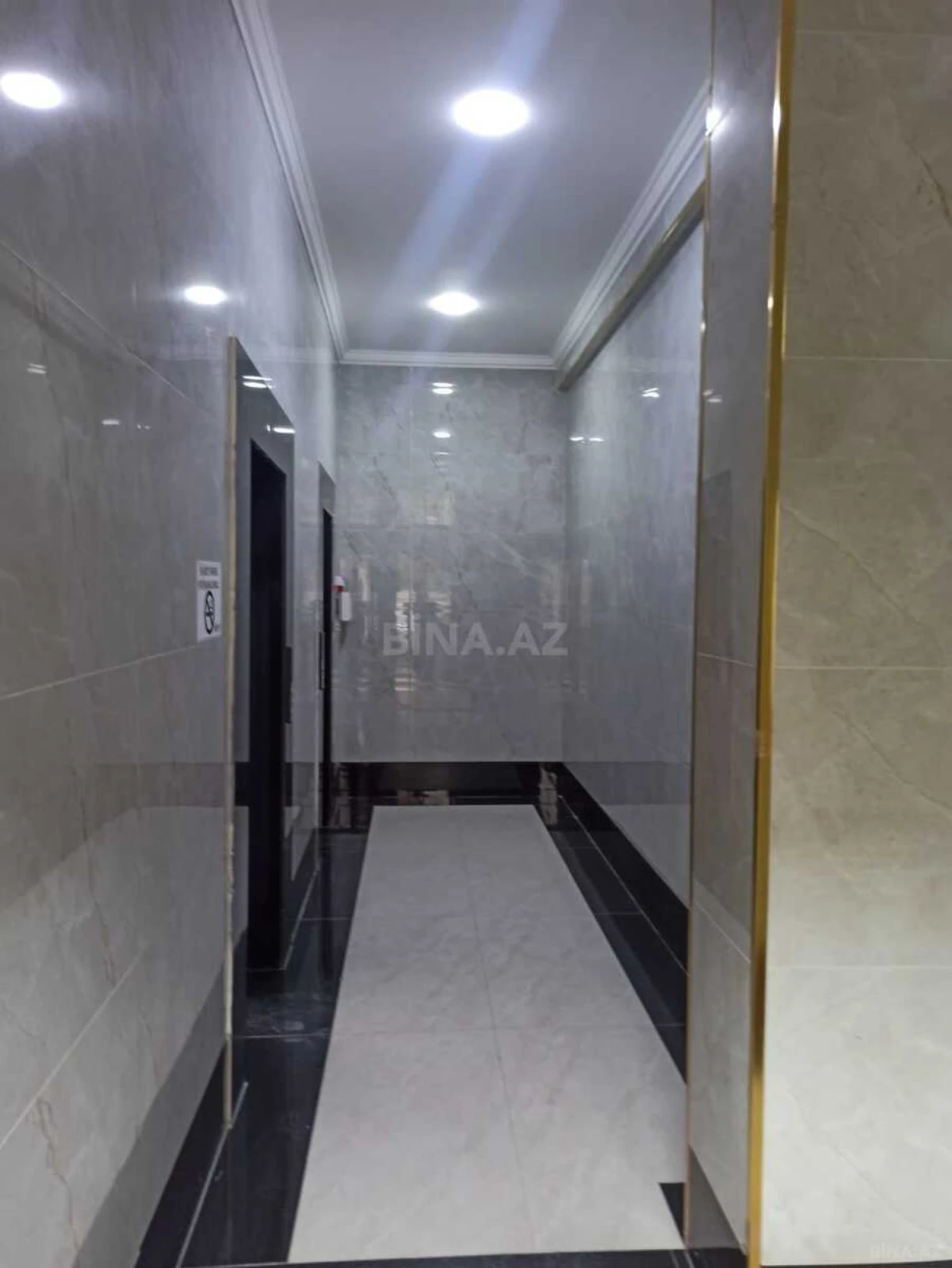 Satılır 3 otaqlı mənzil 145 m²