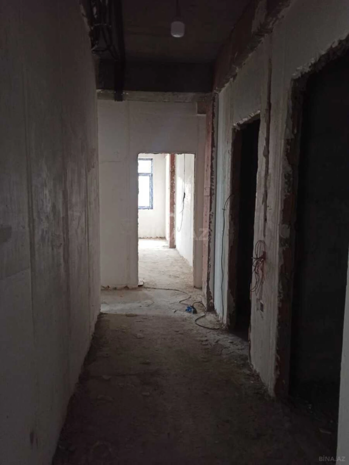 Satılır 3 otaqlı mənzil 145 m²