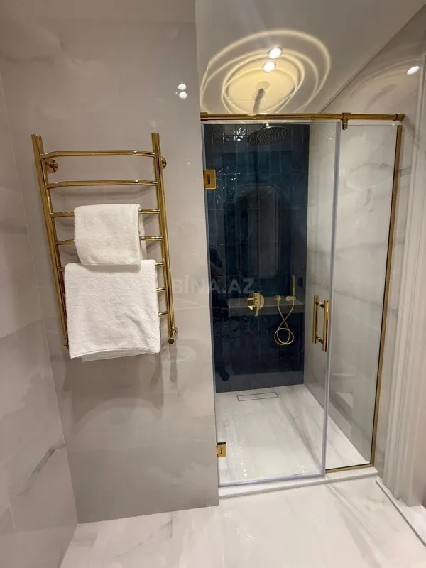 Satılır 3 otaqlı mənzil 124 m²