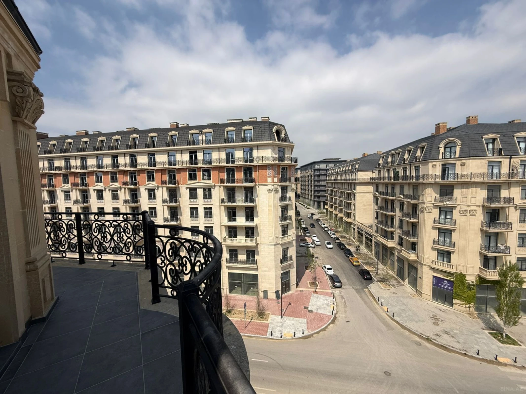 Satılır 3 otaqlı mənzil 124 m²