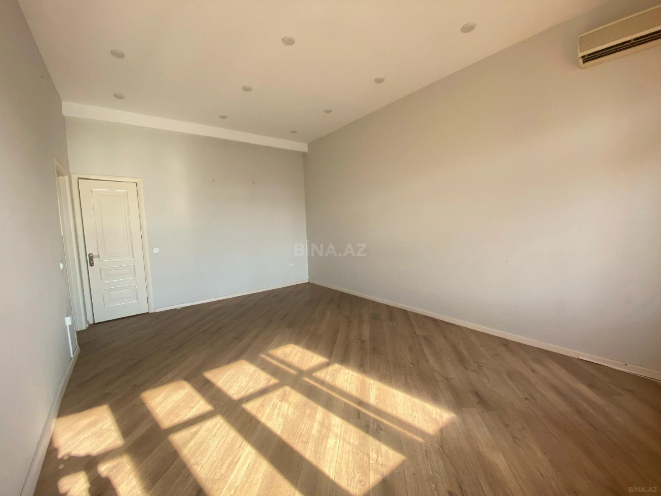 Kirayə verilir 5 otaqlı ofis 220 m²