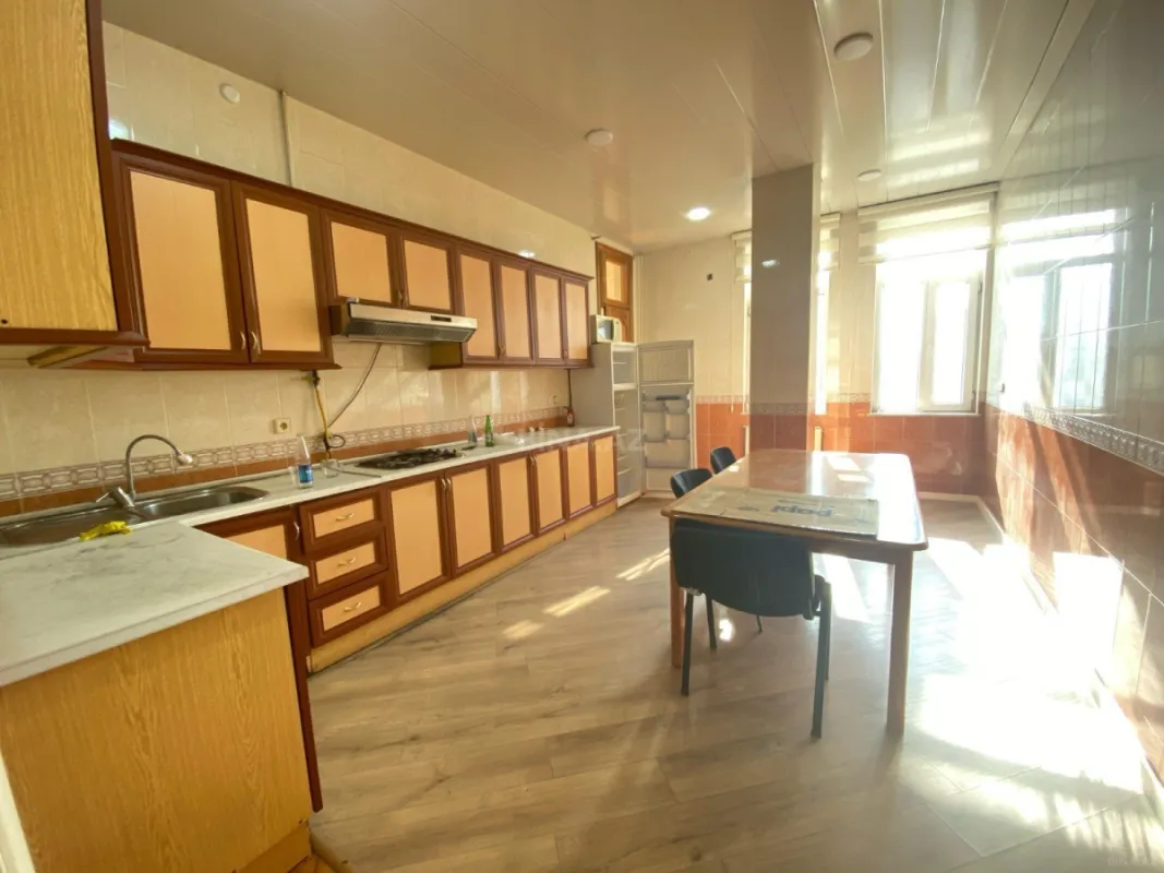 Kirayə verilir 5 otaqlı ofis 220 m²