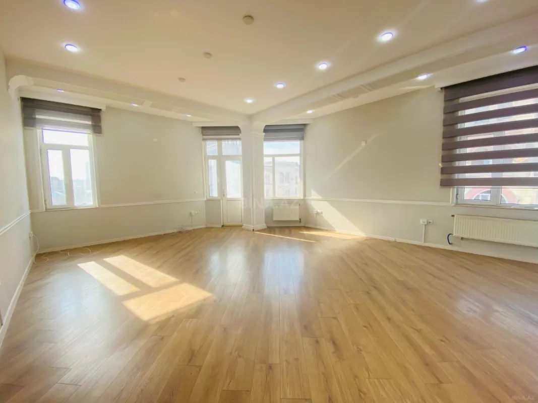 Kirayə verilir 5 otaqlı ofis 220 m²