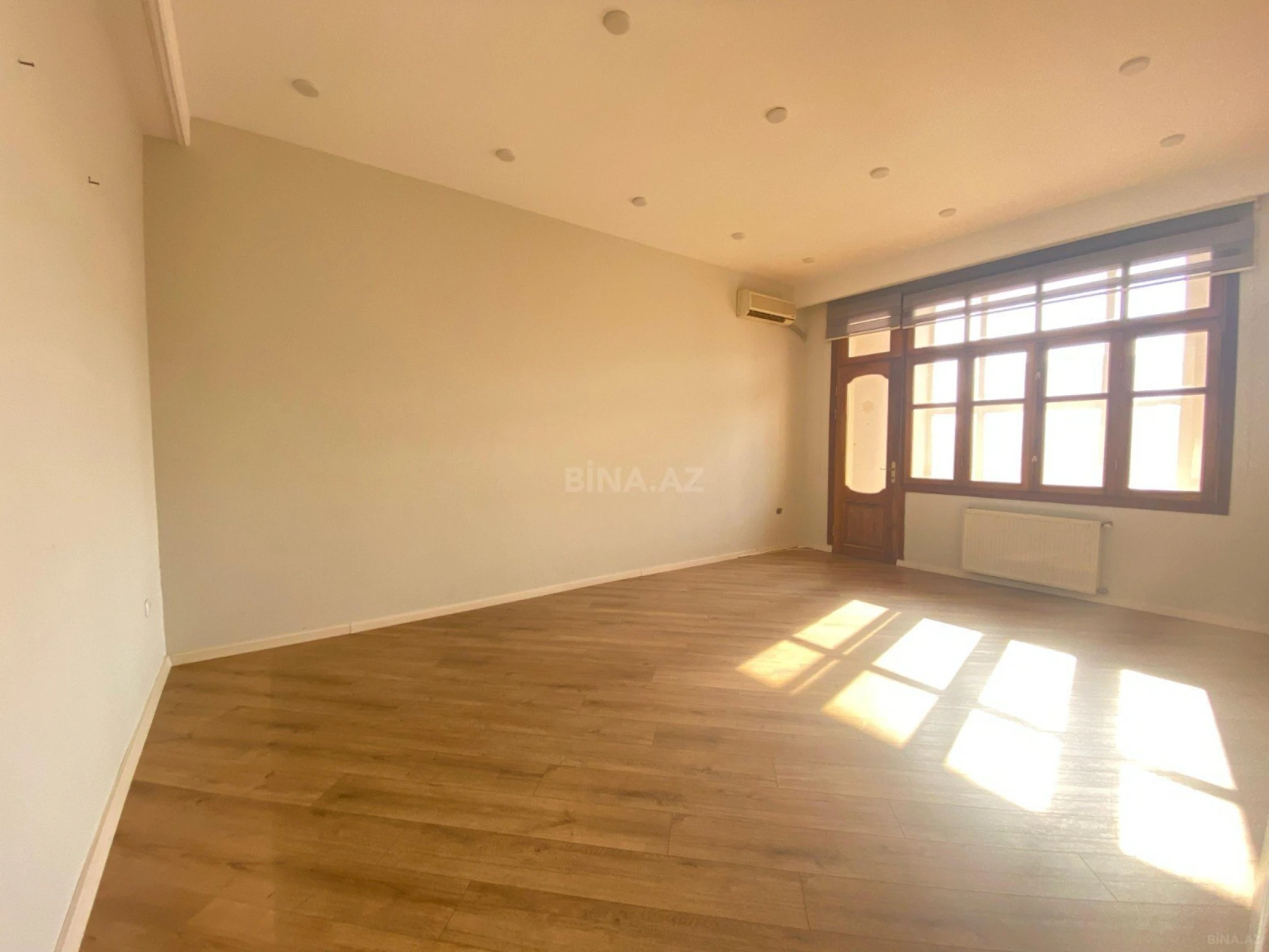 Kirayə verilir 5 otaqlı ofis 220 m²