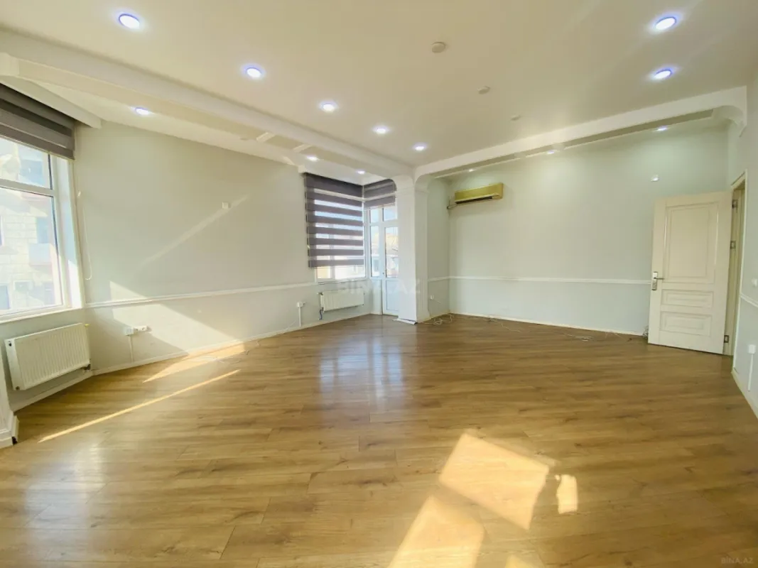 Kirayə verilir 5 otaqlı ofis 220 m²