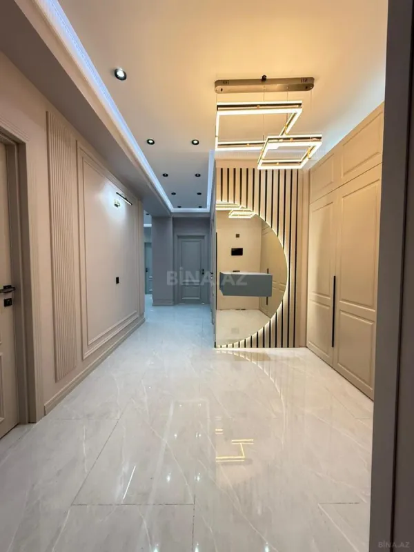 Satılır 4 otaqlı mənzil 135 m²