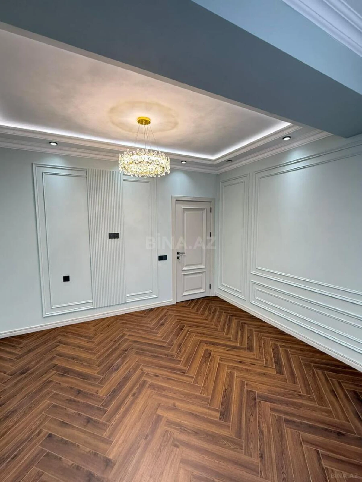 Satılır 4 otaqlı mənzil 135 m²