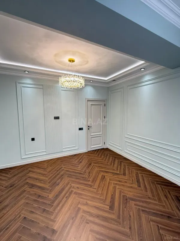 Satılır 4 otaqlı mənzil 135 m²