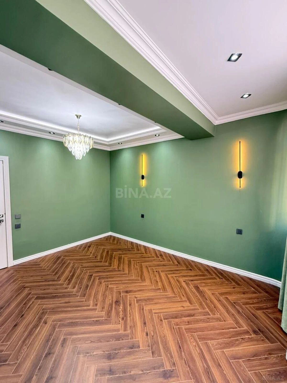 Satılır 4 otaqlı mənzil 135 m²