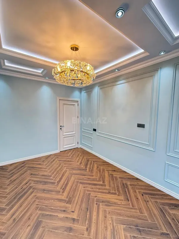 Satılır 4 otaqlı mənzil 135 m²