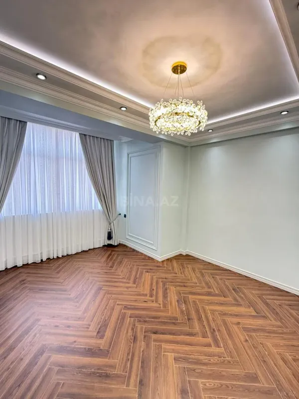 Satılır 4 otaqlı mənzil 135 m²