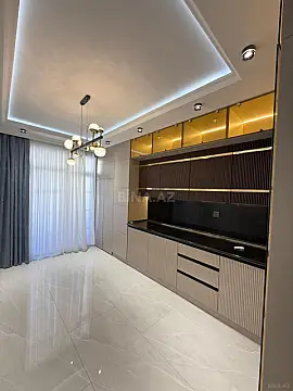 Satılır 4 otaqlı mənzil 135 m²