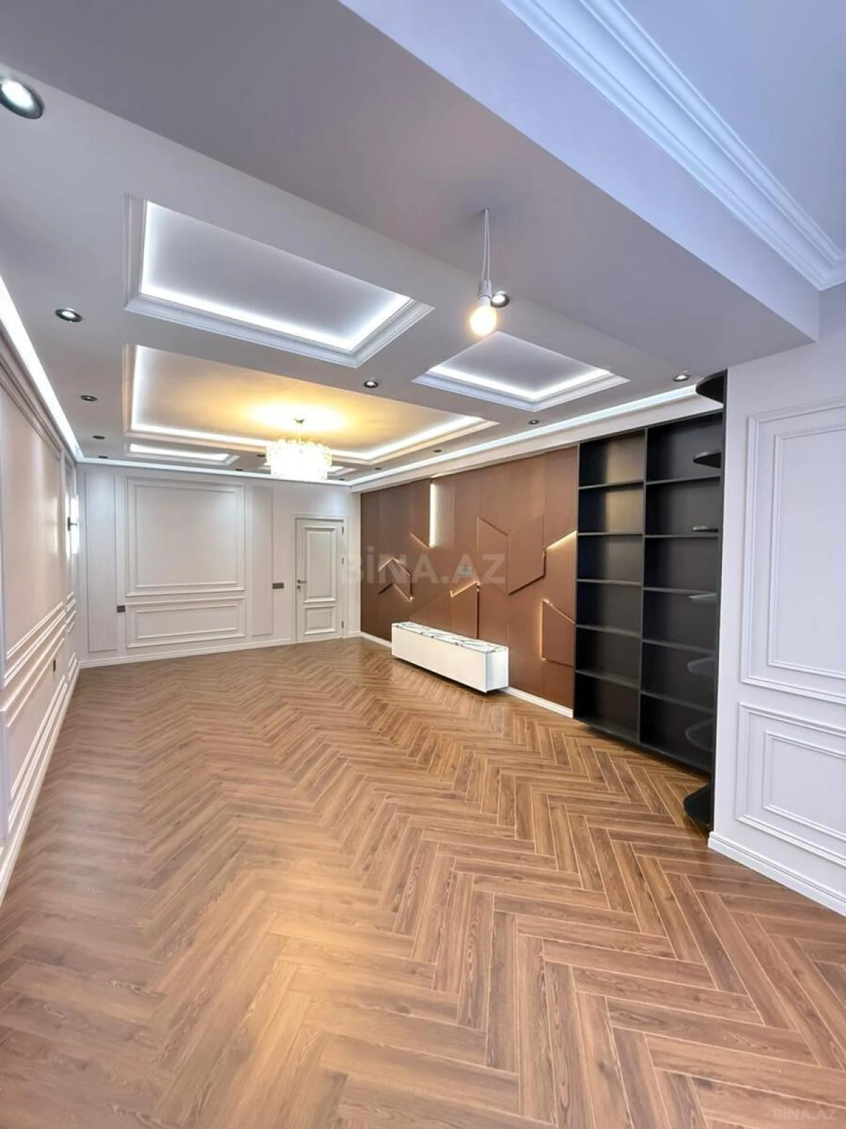 Satılır 4 otaqlı mənzil 135 m²