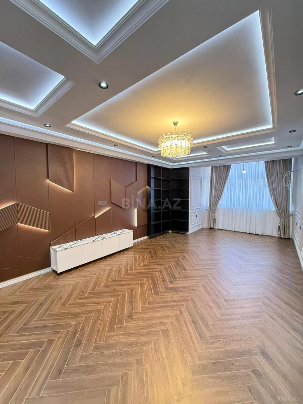 Satılır 4 otaqlı mənzil 135 m²