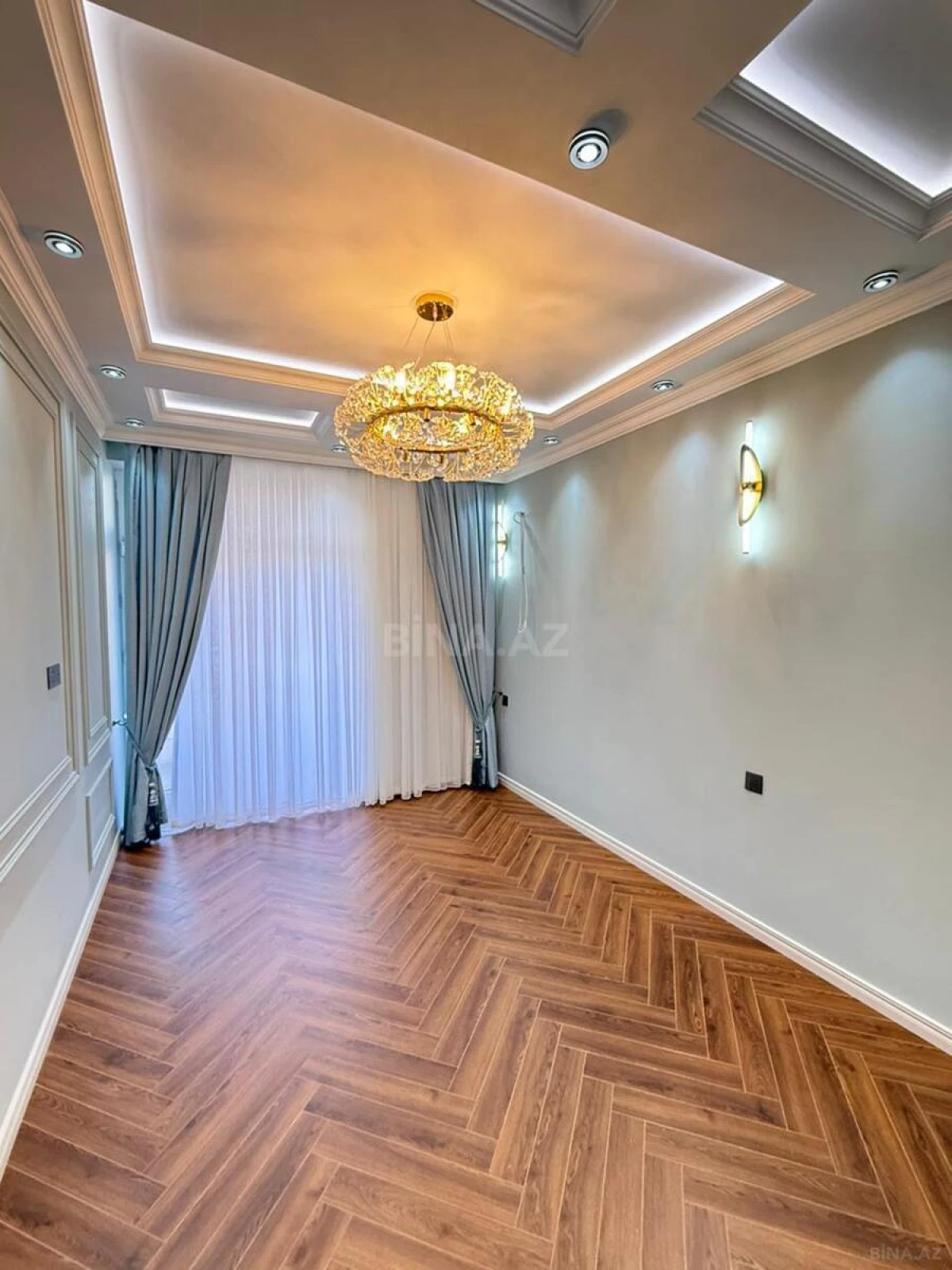 Satılır 4 otaqlı mənzil 135 m²