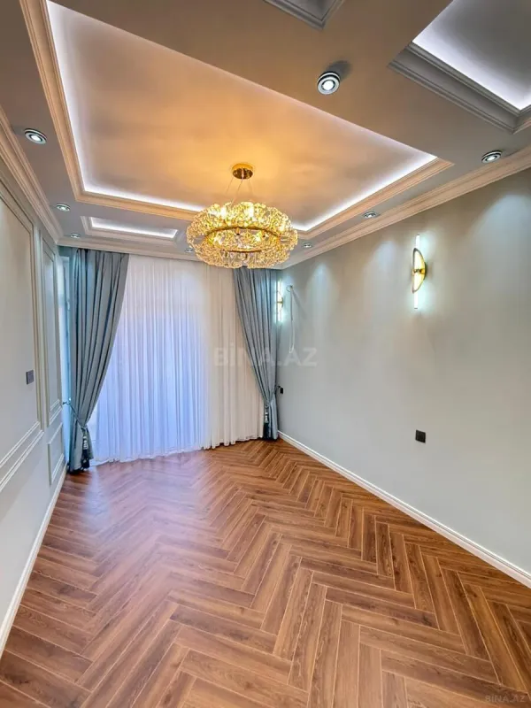 Satılır 4 otaqlı mənzil 135 m²