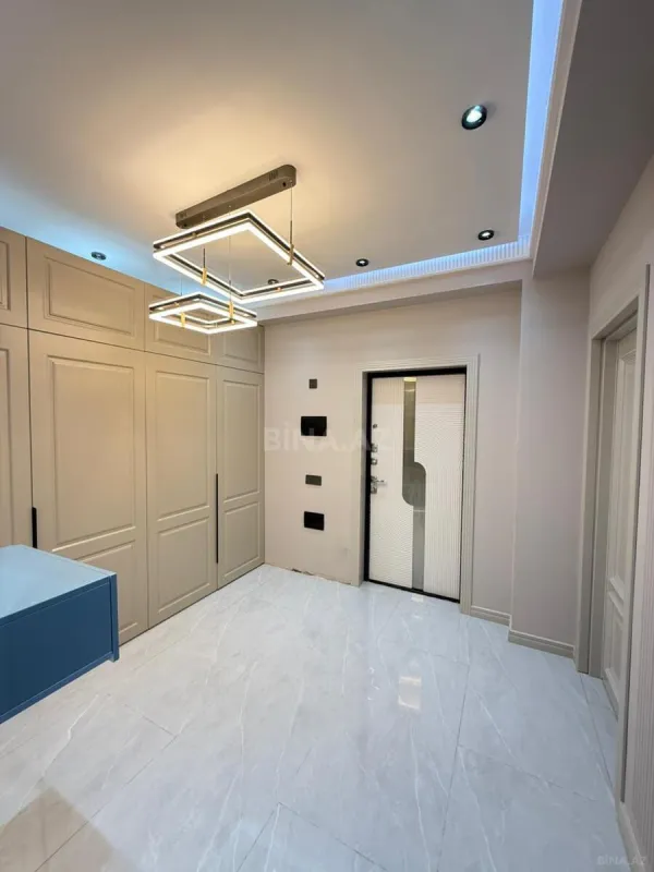 Satılır 4 otaqlı mənzil 135 m²