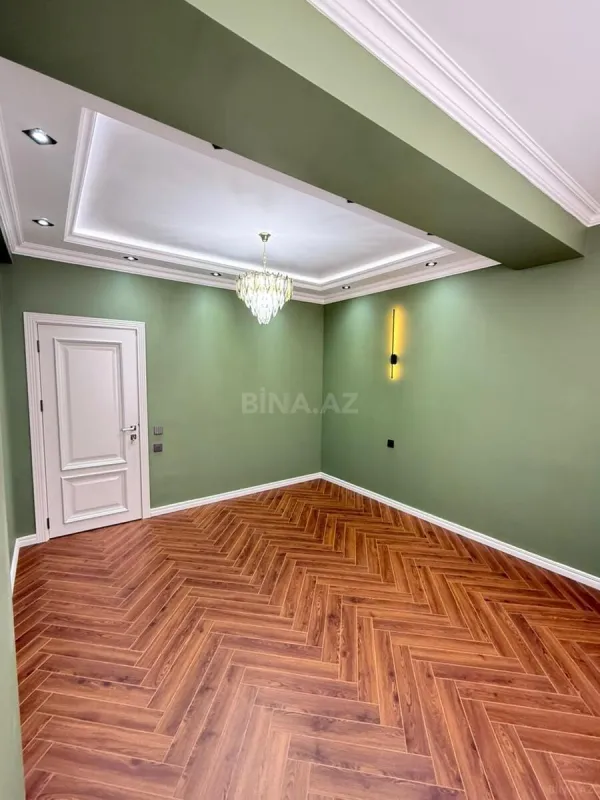 Satılır 4 otaqlı mənzil 135 m²