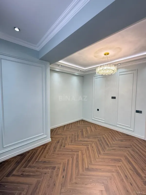 Satılır 4 otaqlı mənzil 135 m²