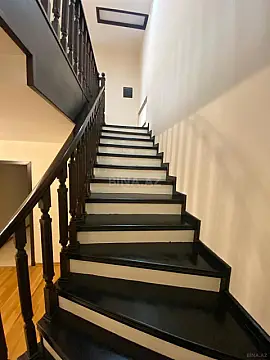 Satılır 7 otaqlı həyət evi 280 m²