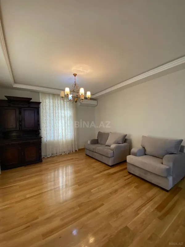 Satılır 7 otaqlı həyət evi 280 m²