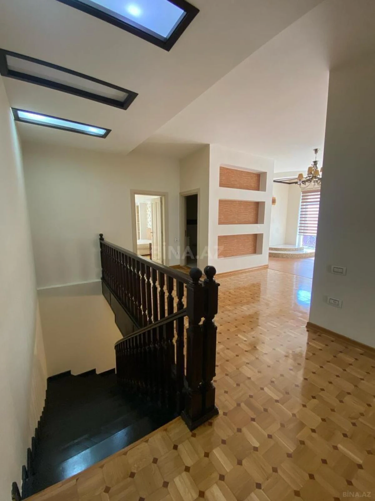 Satılır 7 otaqlı həyət evi 280 m²