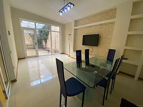 Satılır 7 otaqlı həyət evi 280 m²