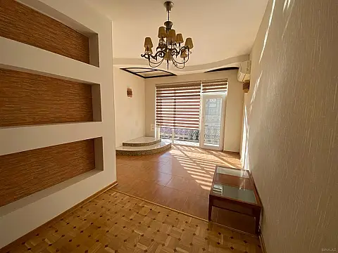 Satılır 7 otaqlı həyət evi 280 m²