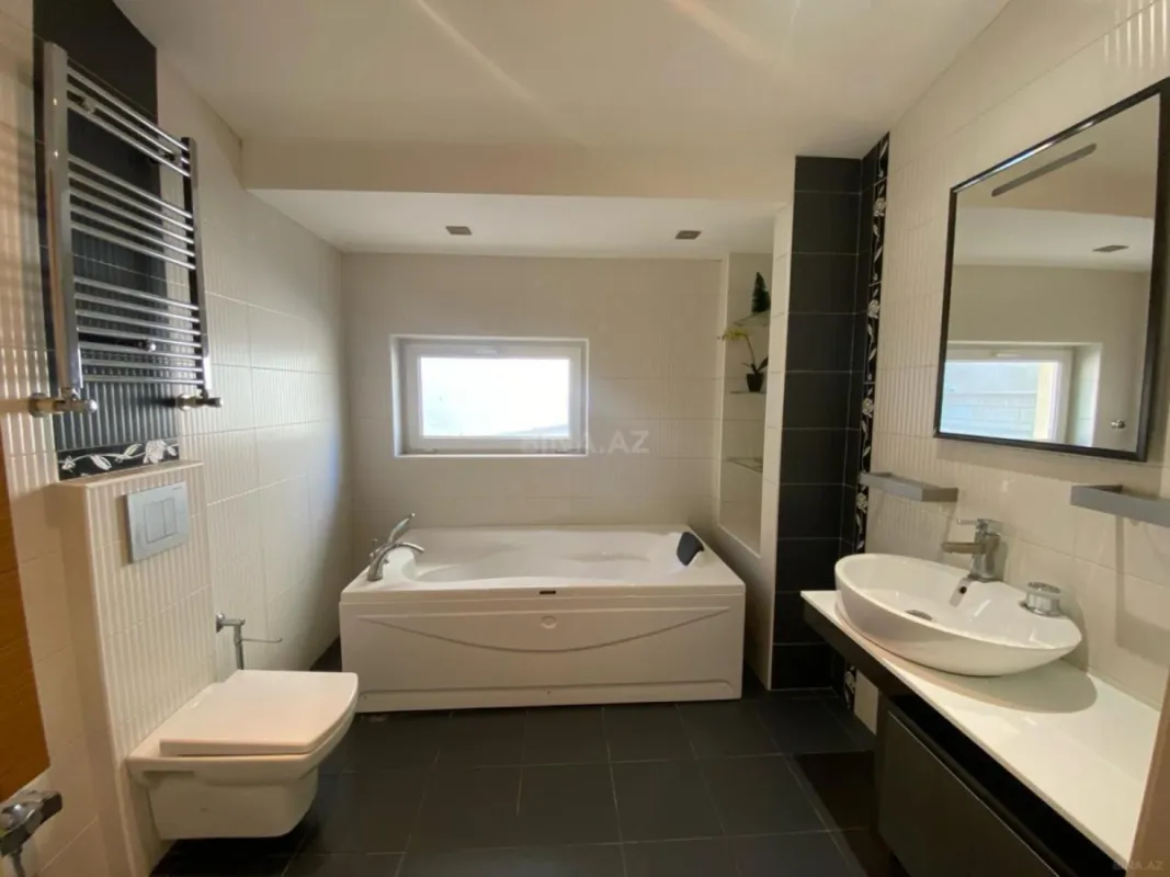 Satılır 7 otaqlı həyət evi 280 m²