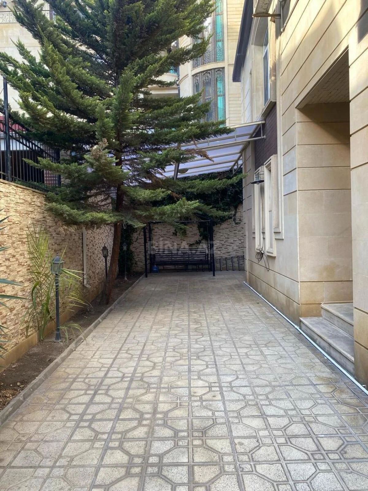 Satılır 7 otaqlı həyət evi 280 m²