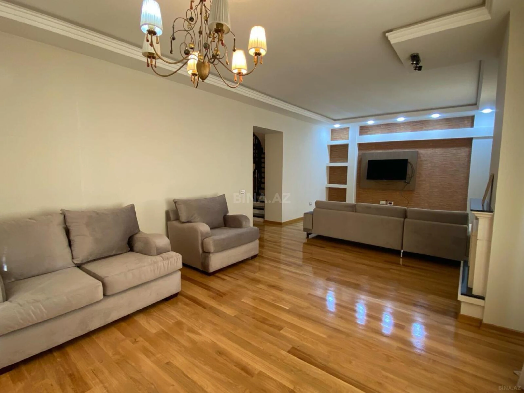 Satılır 7 otaqlı həyət evi 280 m²