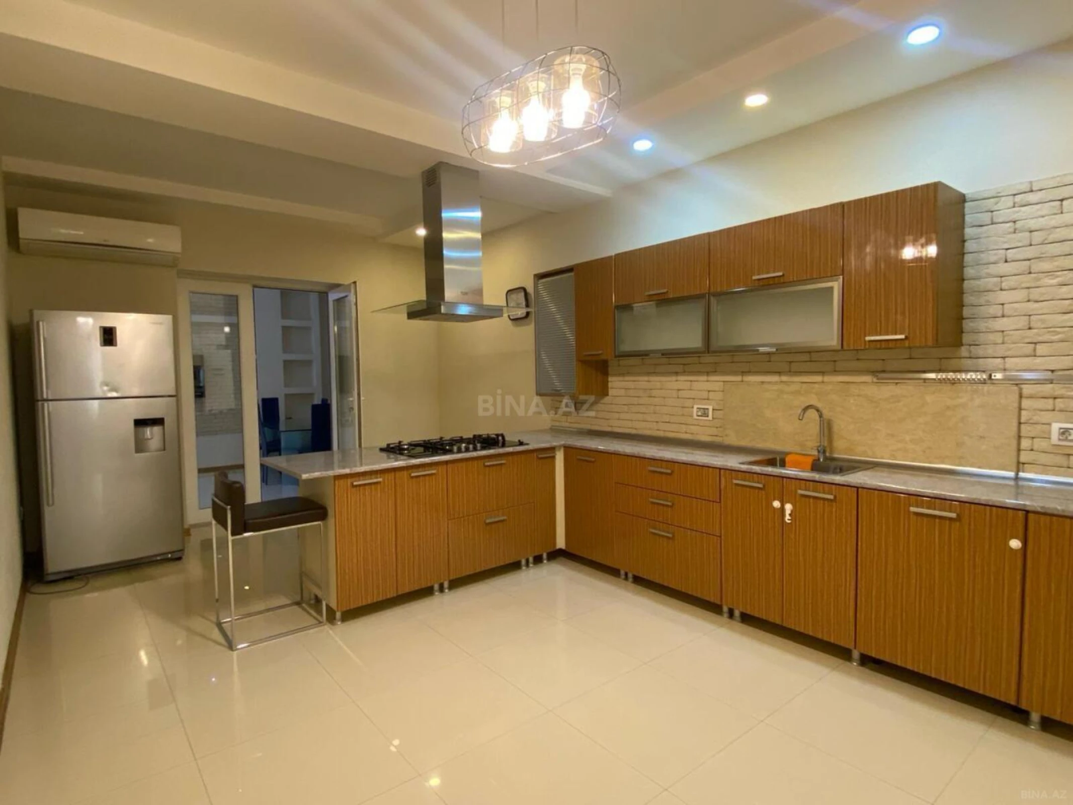 Satılır 7 otaqlı həyət evi 280 m²