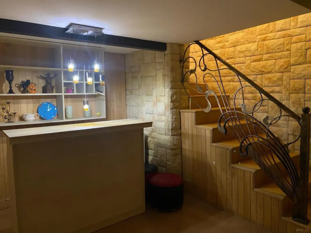 Satılır 7 otaqlı həyət evi 280 m²