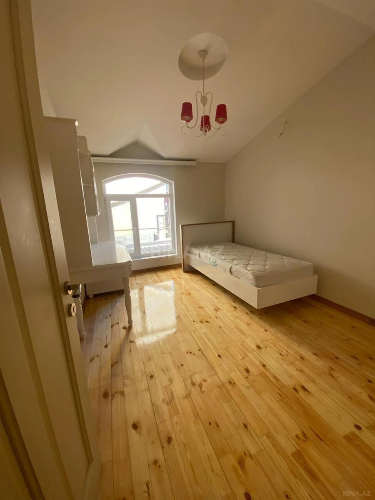 Satılır 7 otaqlı həyət evi 280 m²