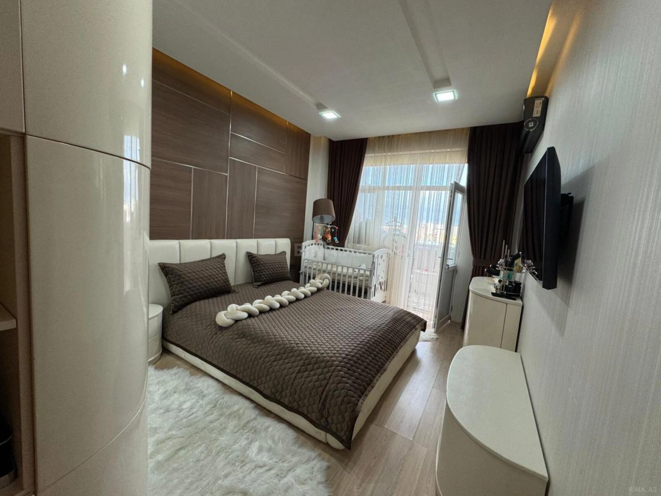 Satılır 2 otaqlı mənzil 65 m²