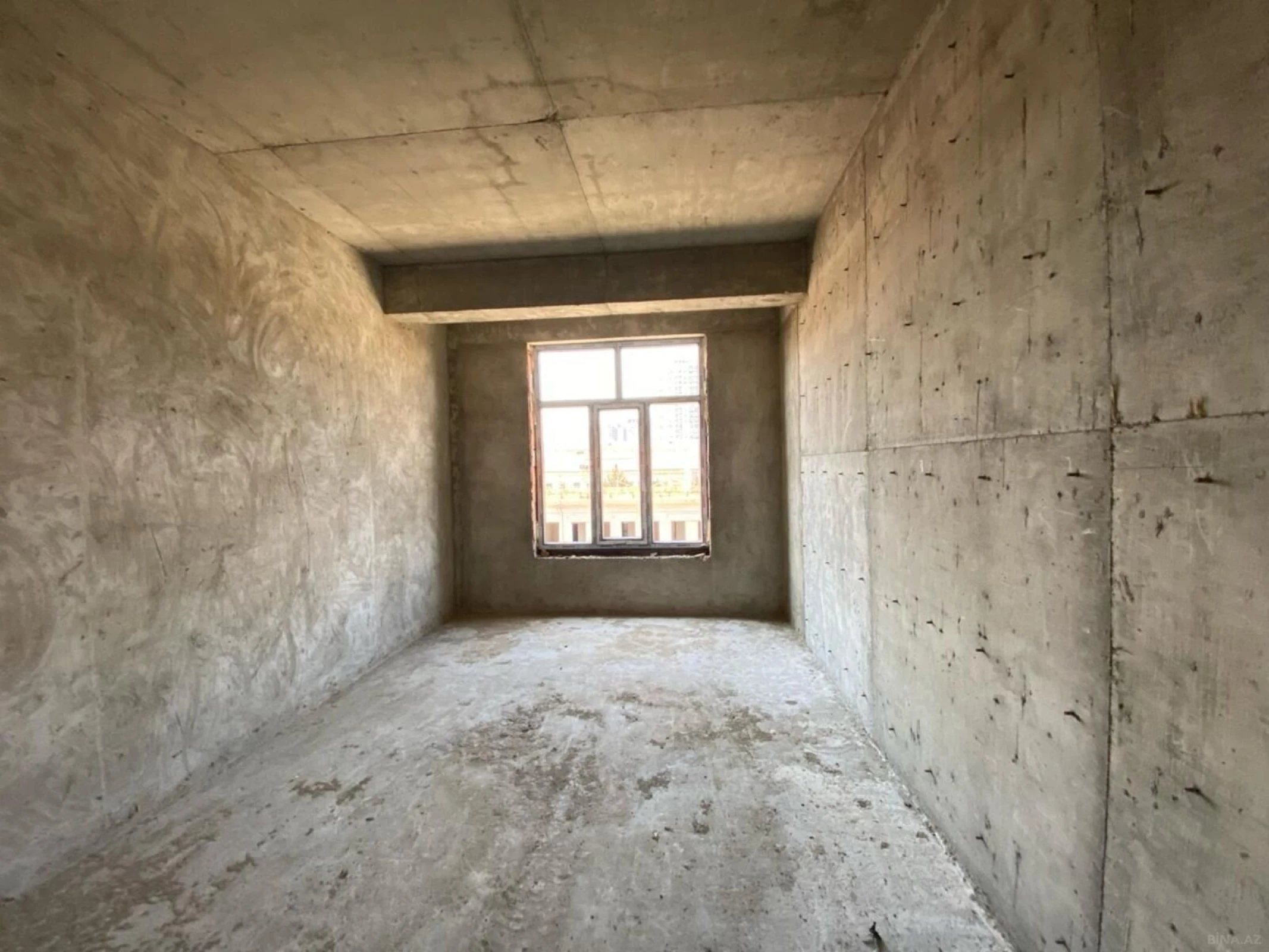 Satılır 2 otaqlı mənzil 82 m²