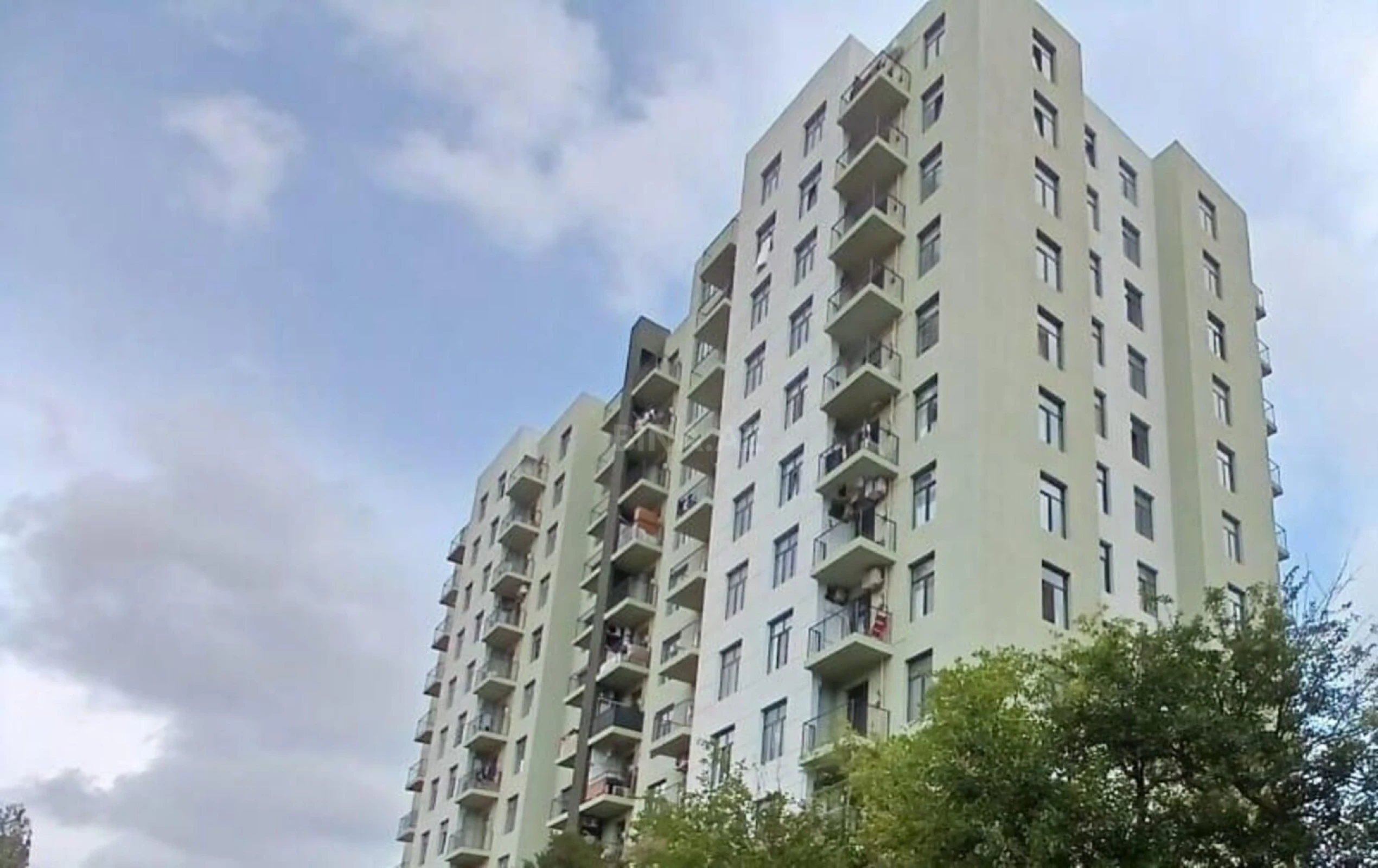 Satılır 2 otaqlı mənzil 82 m²