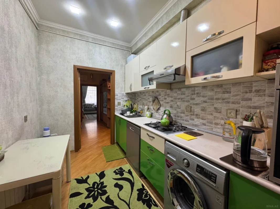 Satılır 3 otaqlı mənzil 110 m²