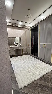 Satılır 4 otaqlı mənzil 200 m²
