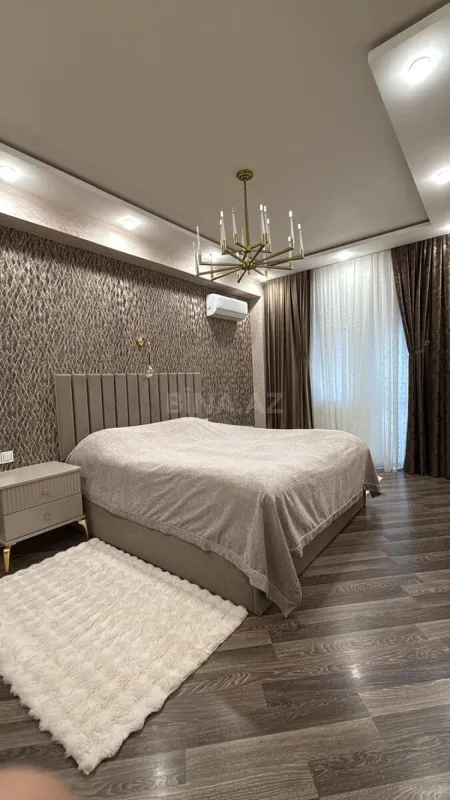 Satılır 4 otaqlı mənzil 200 m²