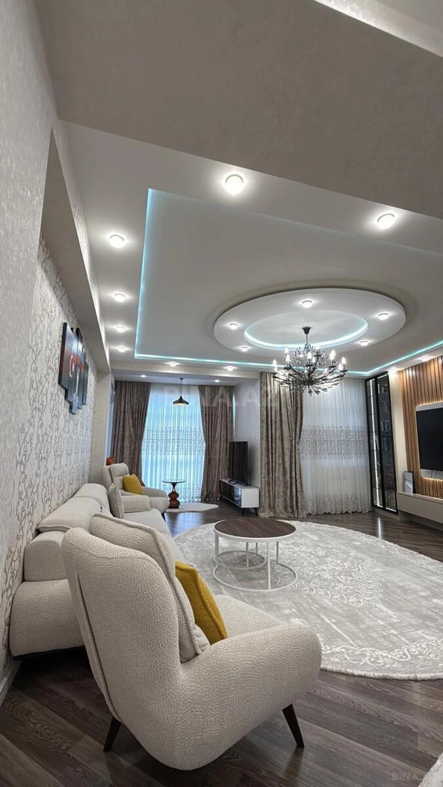 Satılır 4 otaqlı mənzil 200 m²