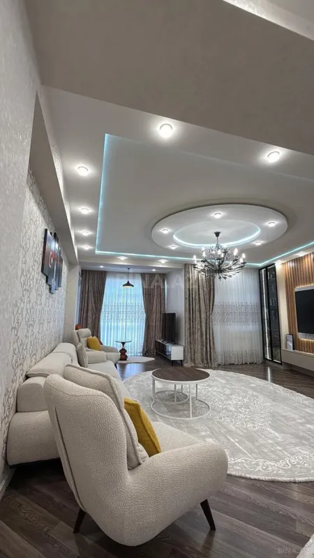 Satılır 4 otaqlı mənzil 200 m²